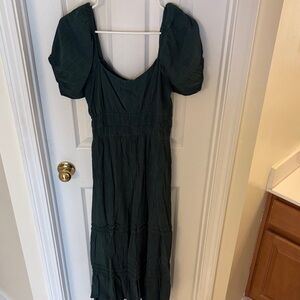 Chic Forest Green Maxi Dress with Puff Sleeves